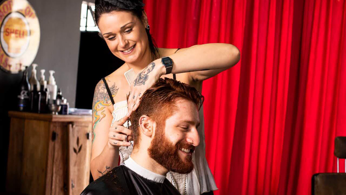 Sinome Tinelli: biossegurança e barberia clássica na Hair Brasil